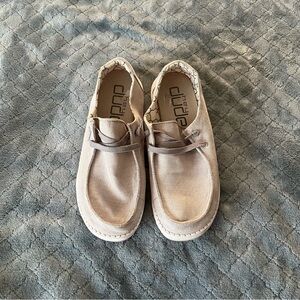 Hey‎ Dude Women's Shoes in Wendy, sparkling pearl gray